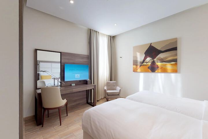 Room 27 of 182