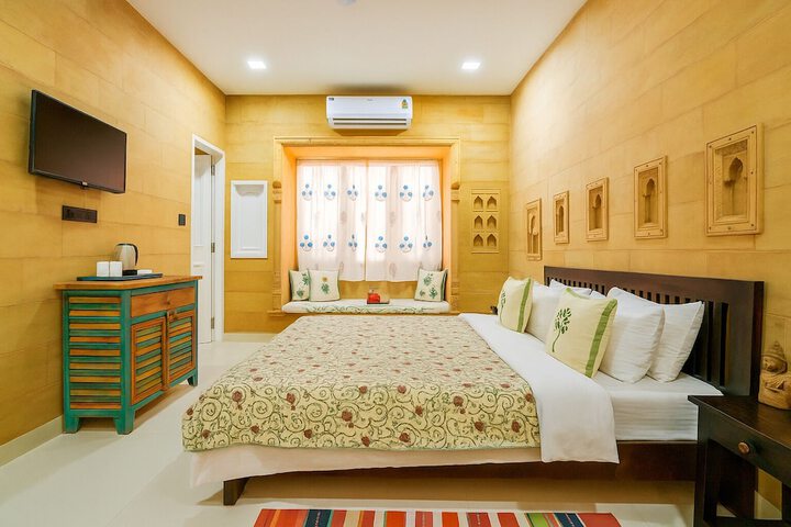 Room 33 of 85