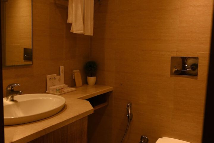 Room 14 of 30