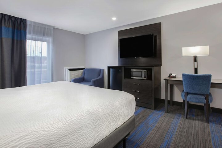 Room 15 of 38