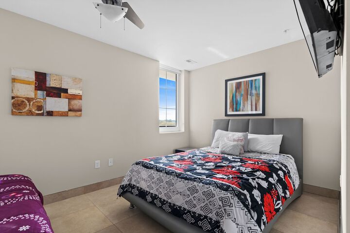 Room 10 of 197