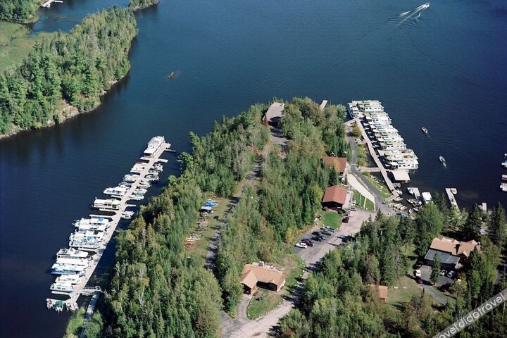 Rainy Lake Houseboats in International Falls, MN