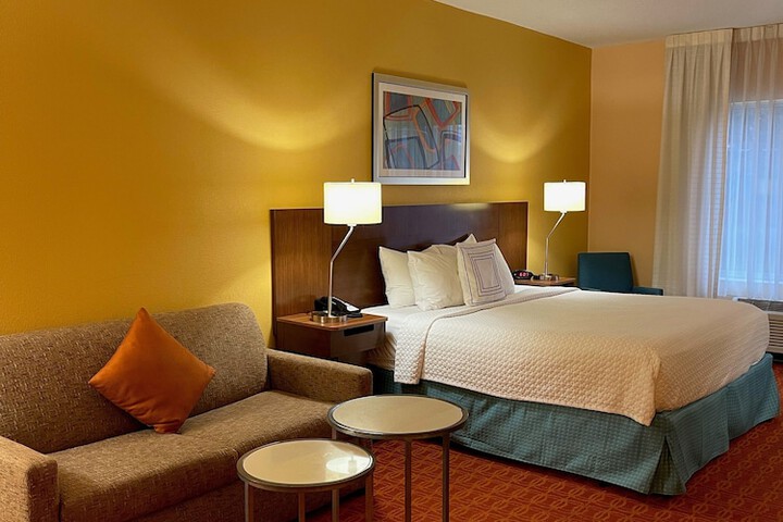 1 King Bed (5 of 22)