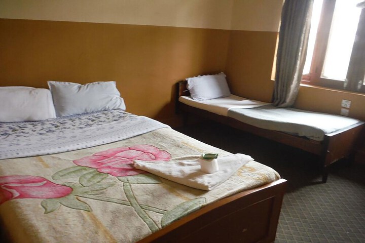 Room 4 of 8