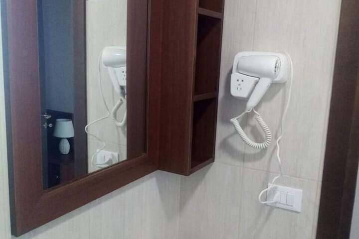 Room 9 of 27