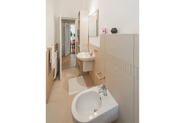 Room 9 of 18