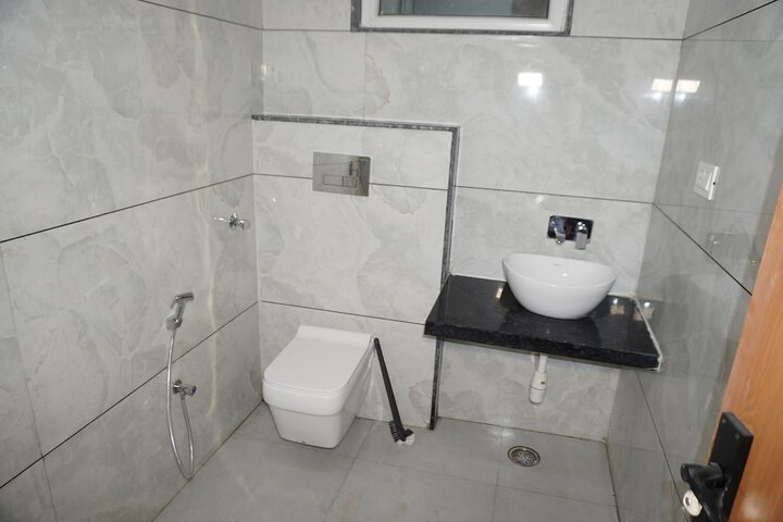 Room 34 of 47