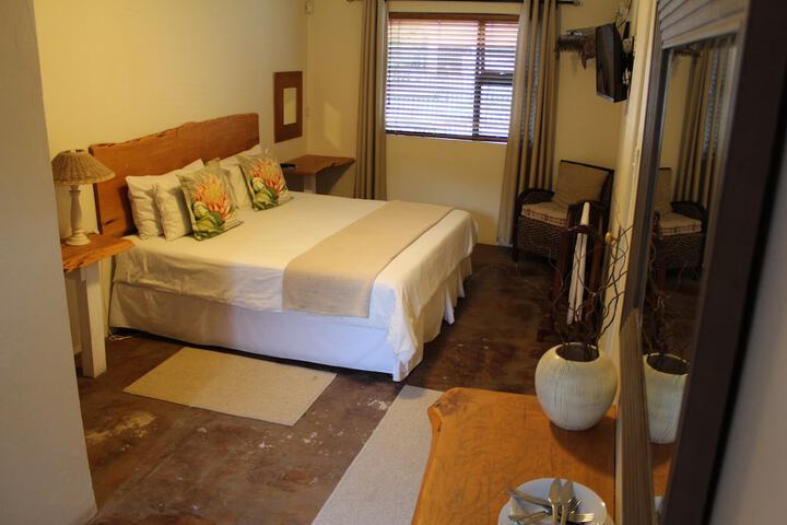 Room 12 of 28