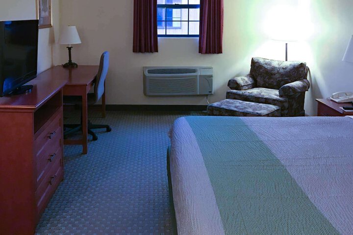 Room 6 of 25