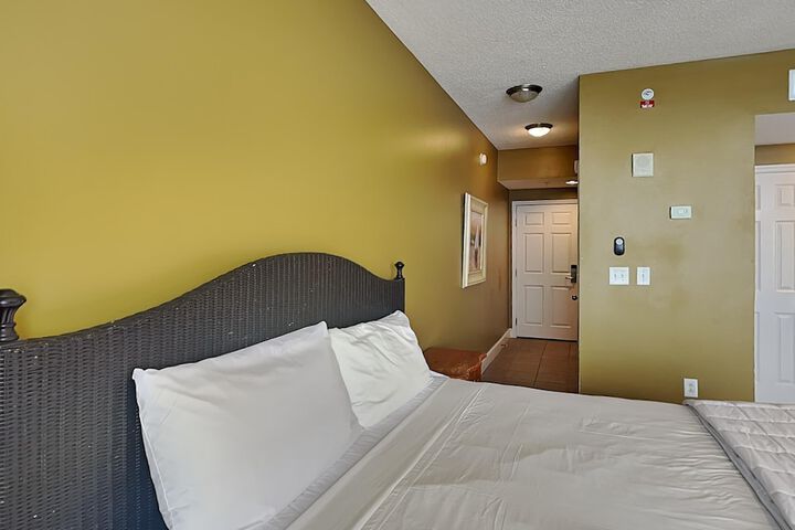 Room 5 of 217