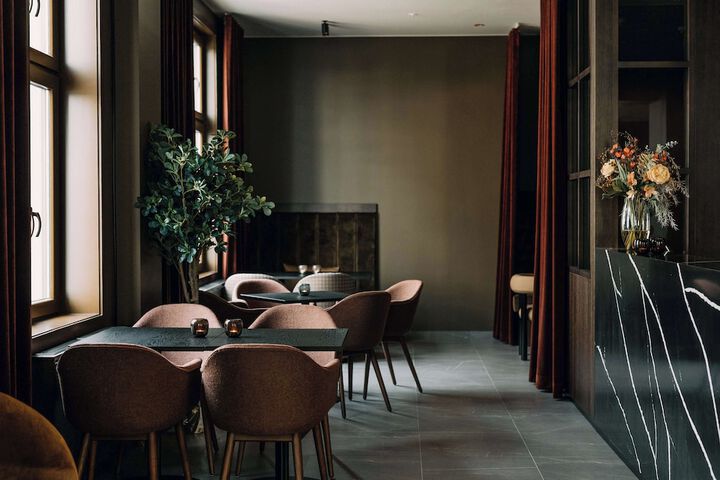 Entrance & Lobby
