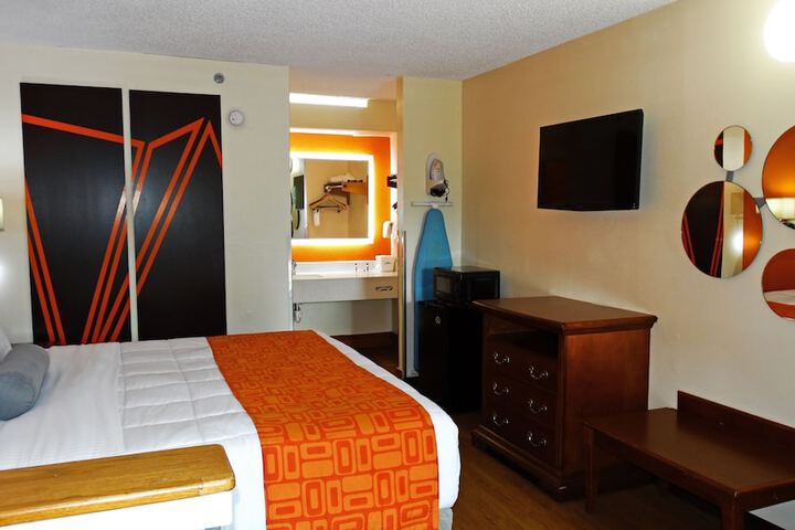 1 King Bed Mobility Accessible (5 of 13)