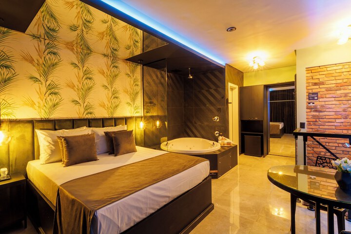 Room 9 of 27