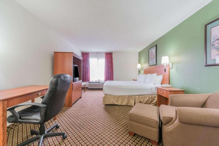 1 King Bed (9 of 18)