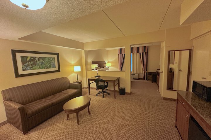 Room 12 of 28