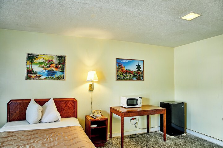 Room 13 of 23