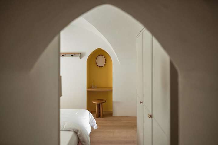 Room 44 of 69