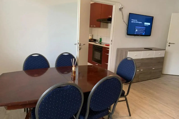 Room 2 of 8