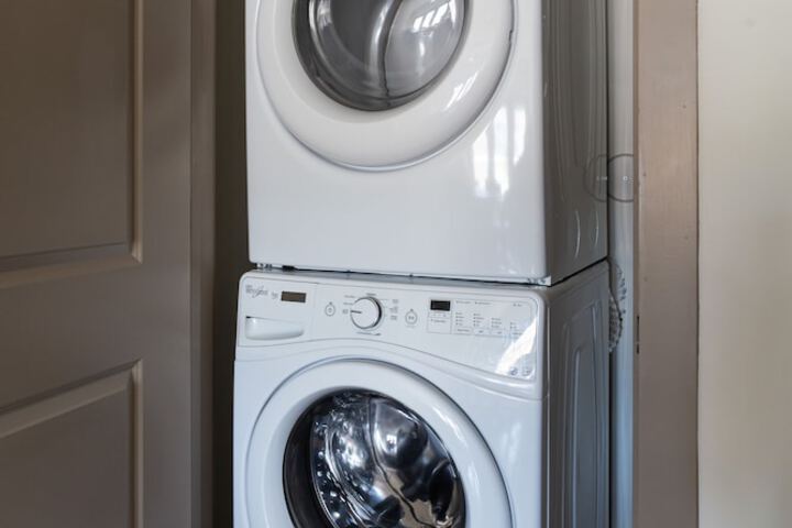 Laundry 24 of 48