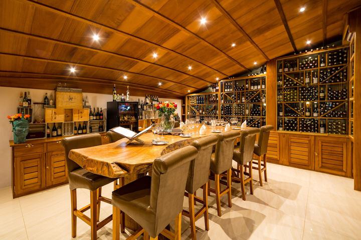 Dining 110 of 148