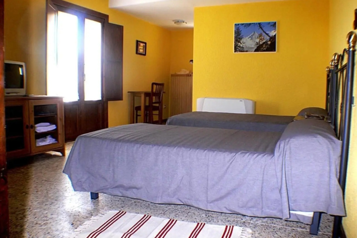 Room 4 of 14