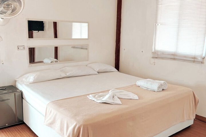 Room 11 of 18