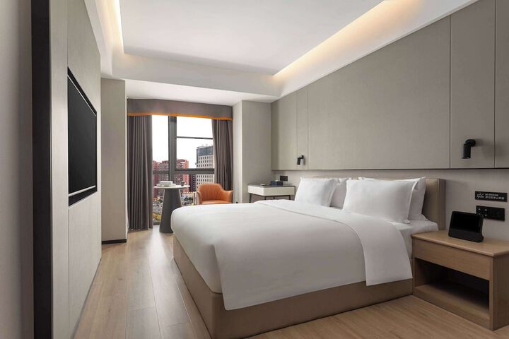 Room 9 of 18