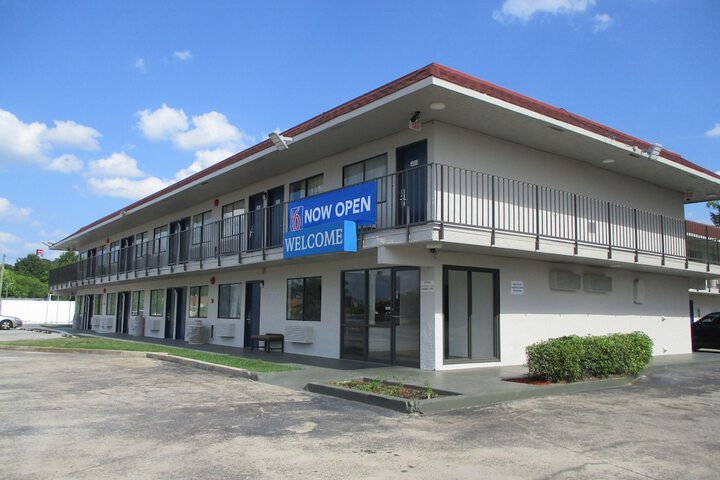 motels with truck parking in meridian mississippi