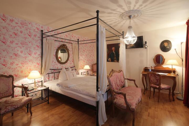Room 11 of 46