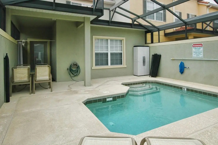 Pool 11 of 22