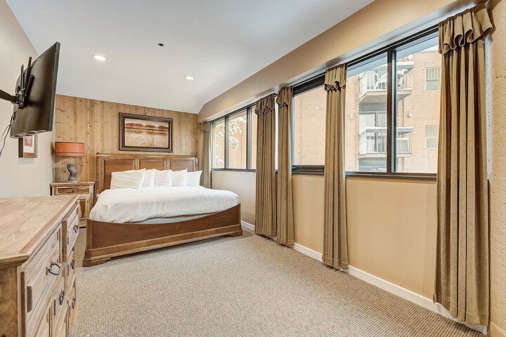 Room 106 of 355