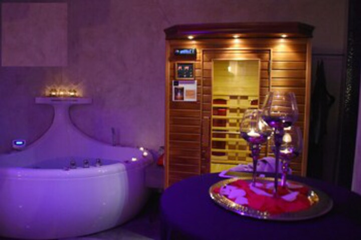 Hot Tub 5 of 6