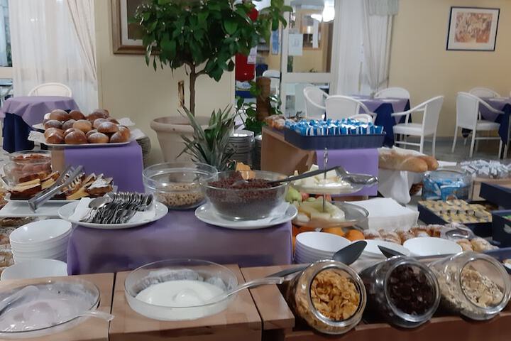 Dining 10 of 16