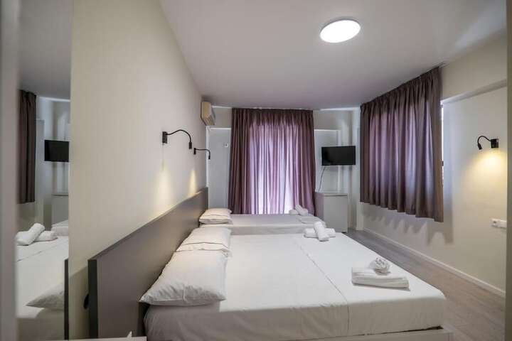 Room 25 of 44