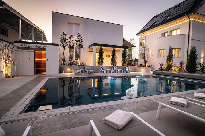 Pool 18 of 36