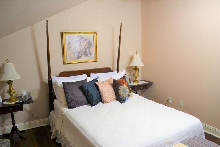 Room 27 of 156