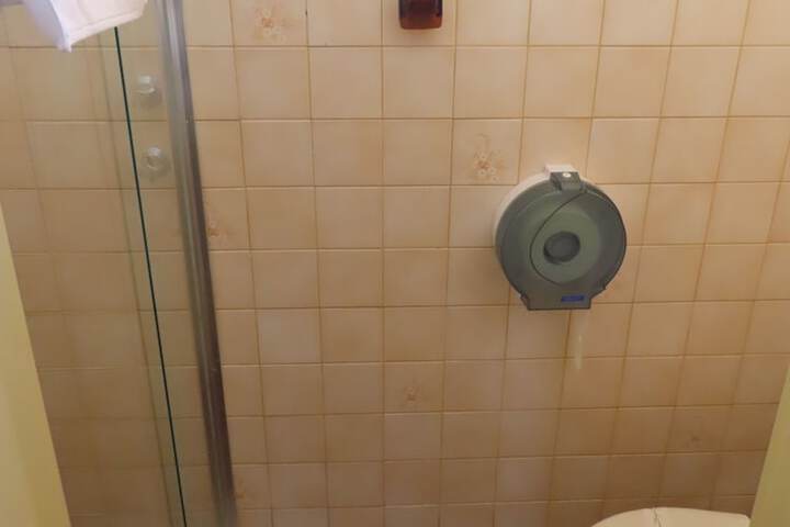 Room 42 of 67