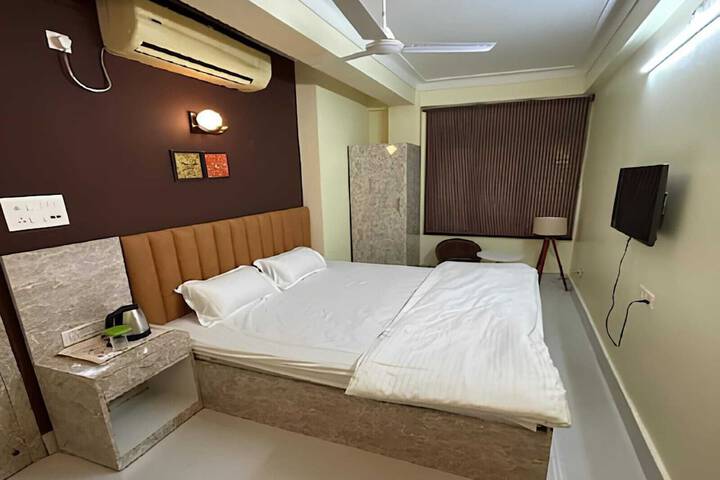 Room 5 of 19