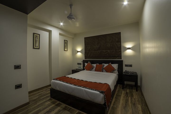 Room 8 of 74