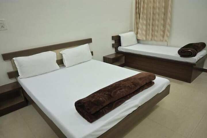 Room 2 of 10