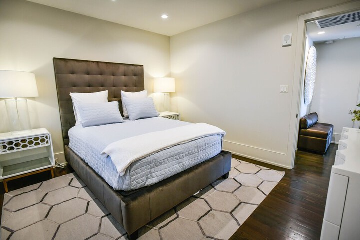 Room 6 of 39