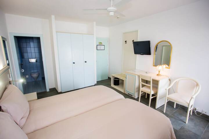 Room 14 of 63
