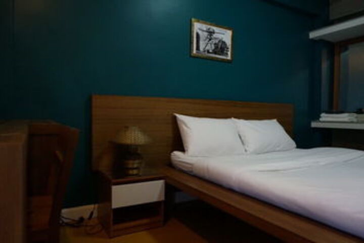Room 16 of 38