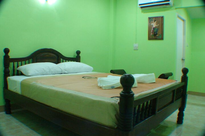 Room 5 of 14