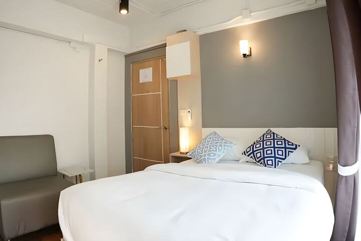 Room 9 of 22