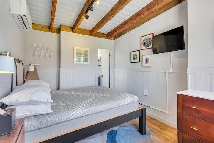 Room 4 of 92