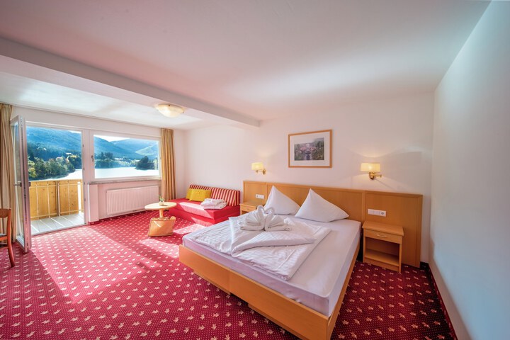 Room 5 of 32