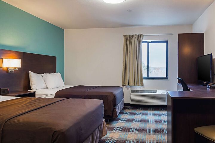 1 Queen Bed Efficiency (17 of 24)