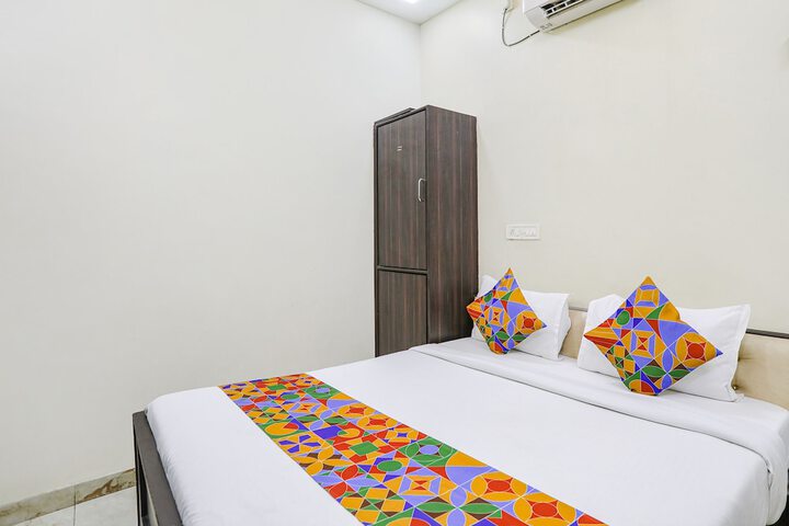 Room 10 of 24