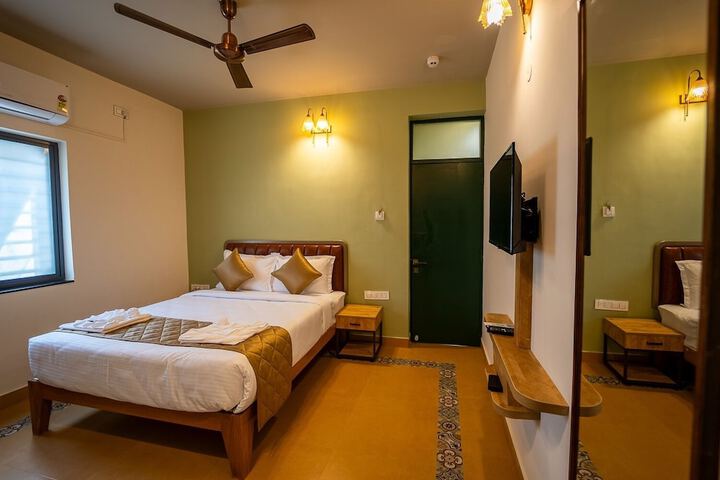 Room 10 of 25